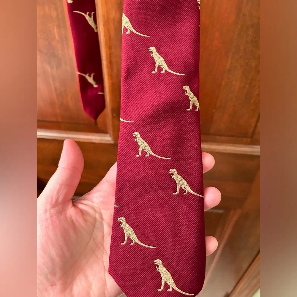 Awesome T-Rex Youth tie, made for the American Natural History Museum. No stains
